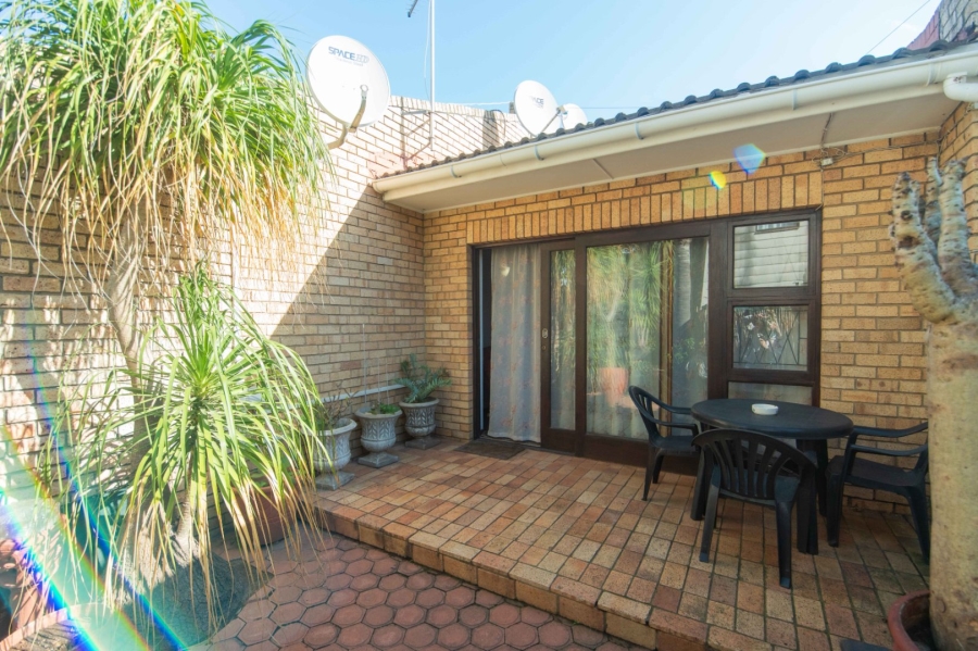6 Bedroom Property for Sale in Bluewater Bay Eastern Cape